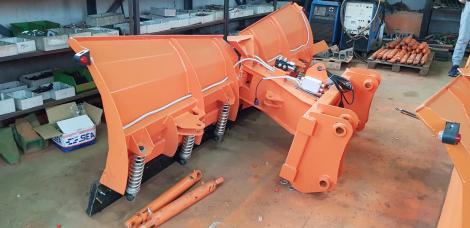 Plug zapada tip V buldoexcavator 2.700 mm